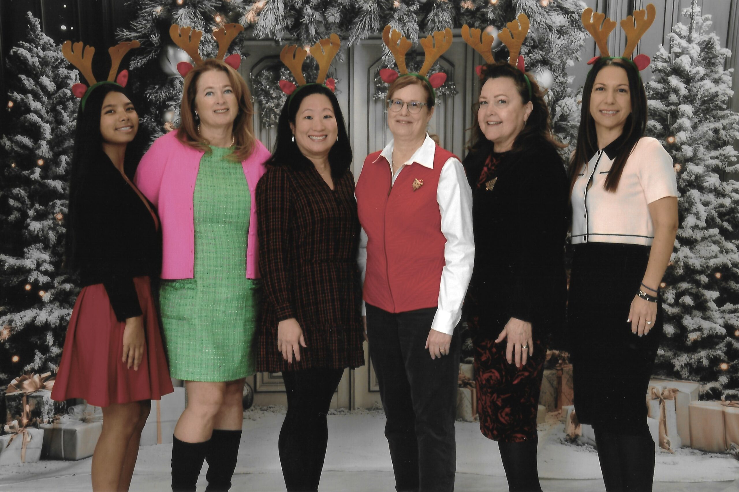 group of women at WINGS Sweet Home Chicago volunteering