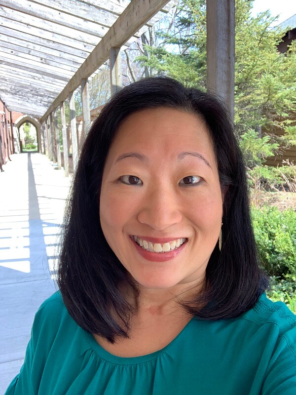headshot Karen Burchell Photo